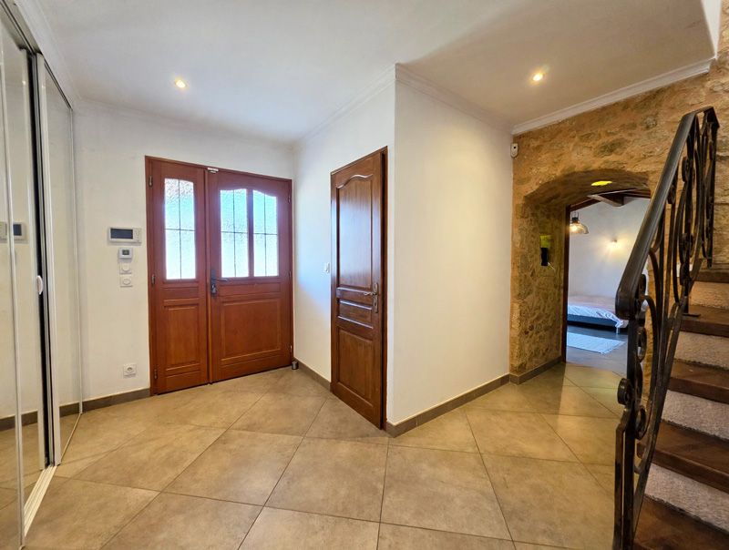 Property photo 2 of 31 Bright_Real_Estate_Hallway