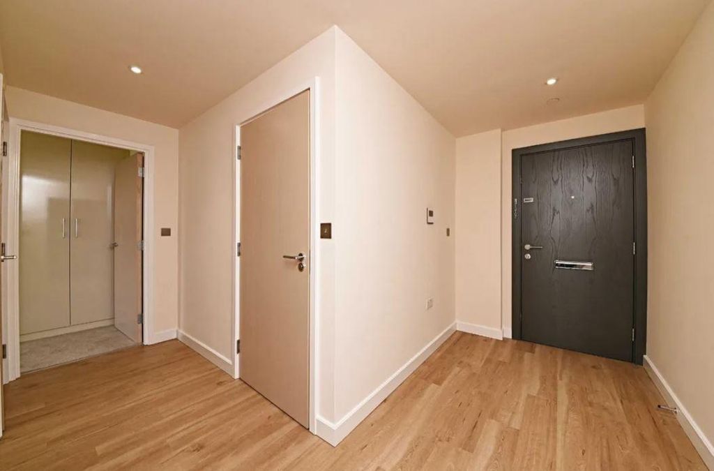 Property photo 2 of 15 Hallway.Jpg