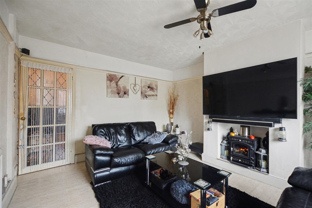 Property photo 3 of 30 Lounge_3.Jpeg