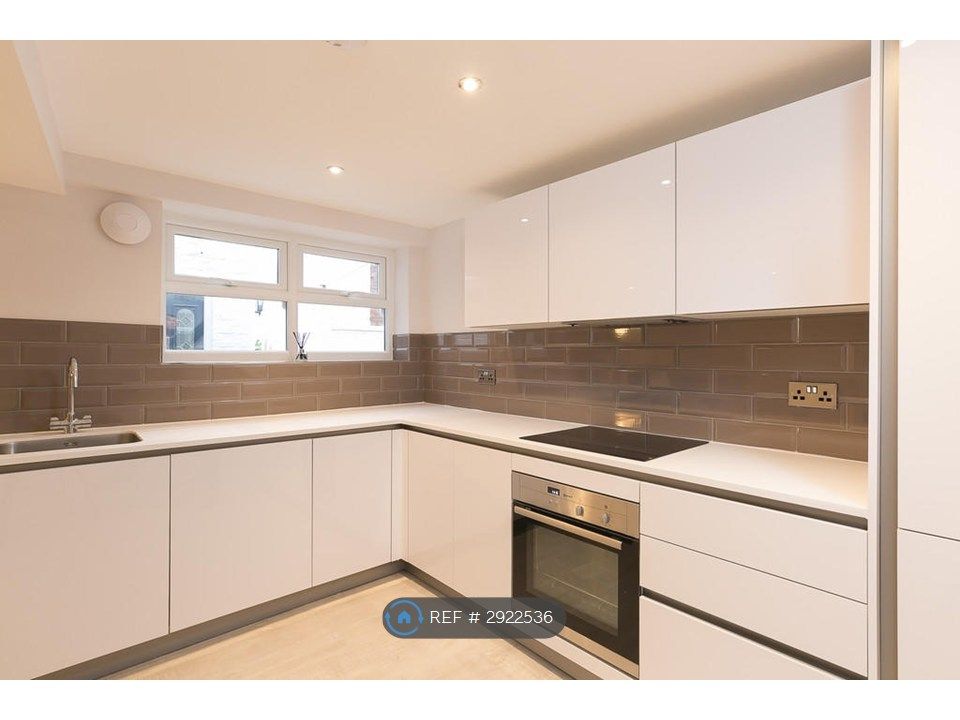 Property photo 2 of 6 Kitchen