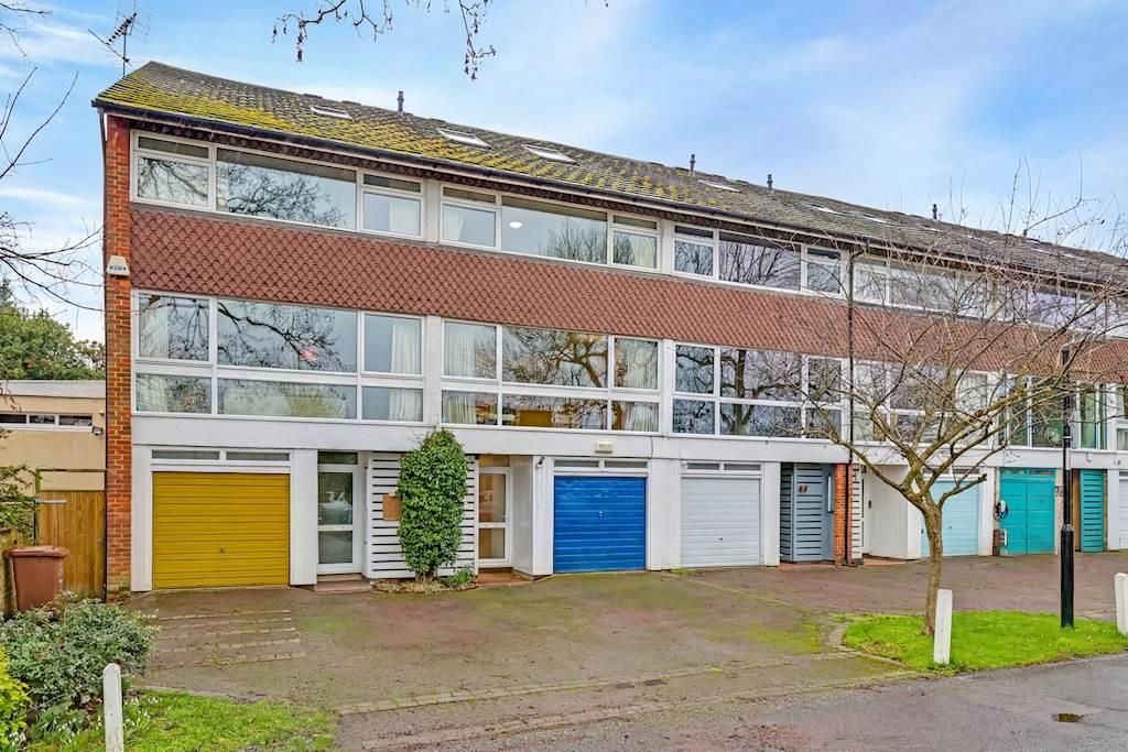 Property photo 1 of 14 10-7832Jhpropwpen - 32 Hall Drive - 43-Small.Jpeg