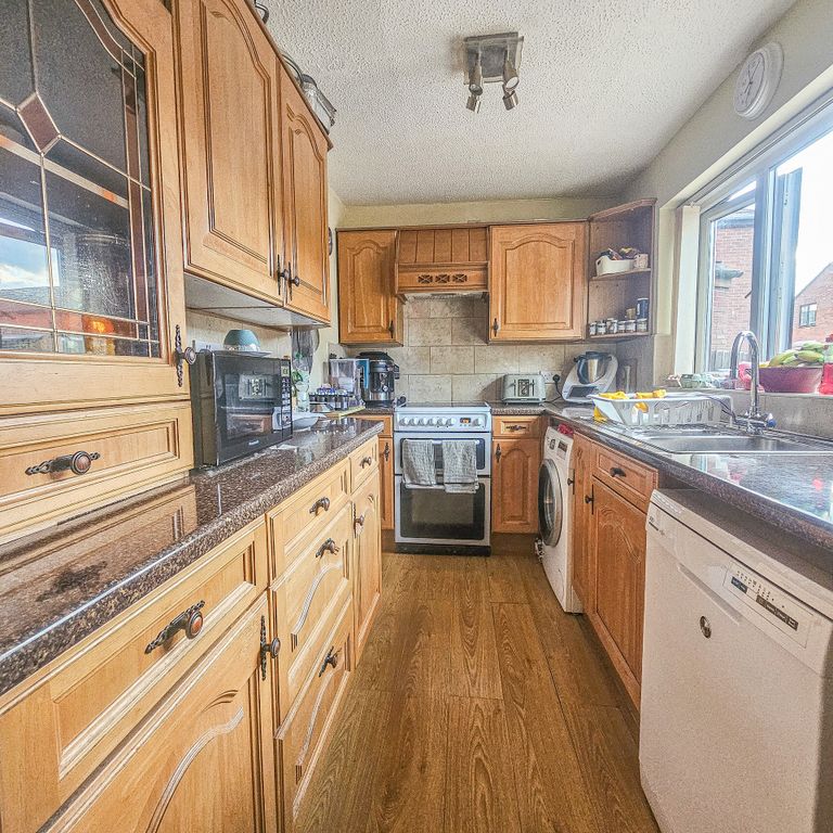 Property photo 2 of 10 Kitchen