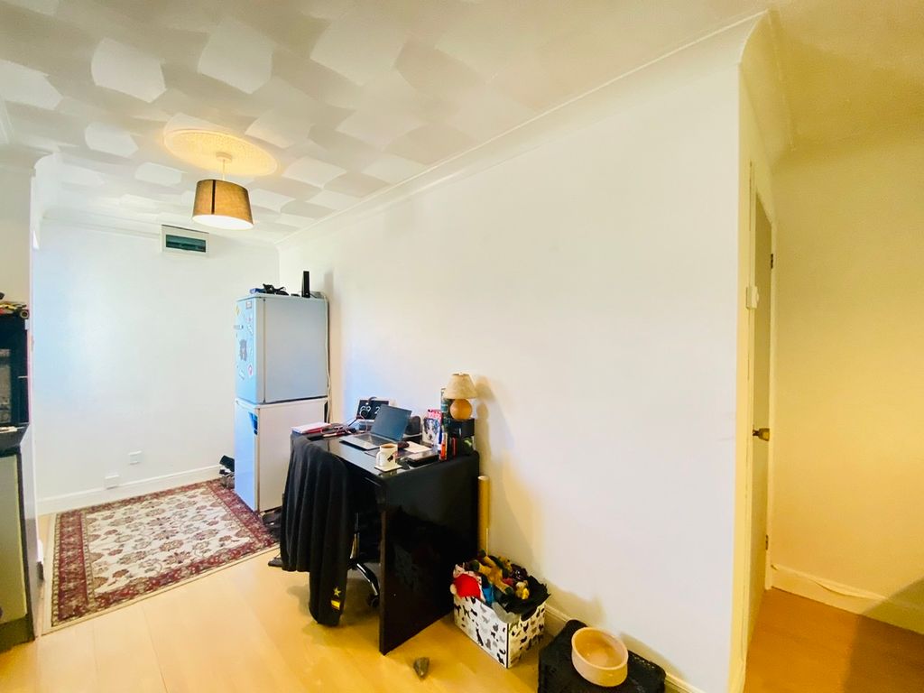 Property photo 3 of 7 Dining Area