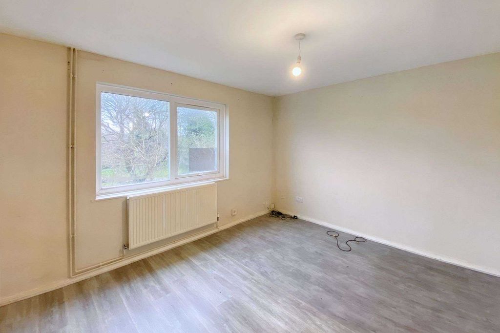 Property photo 3 of 12 14 Burnet, Stantonbury, Milton Keynes, Mk14 6Aj