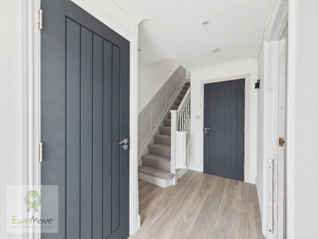Property photo 3 of 22 Entrance Hall