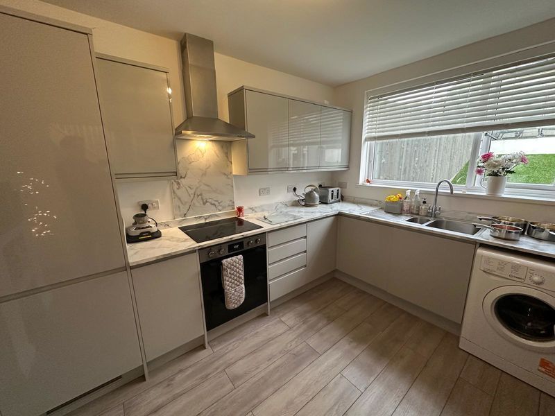 Property photo 2 of 10 Photo 3