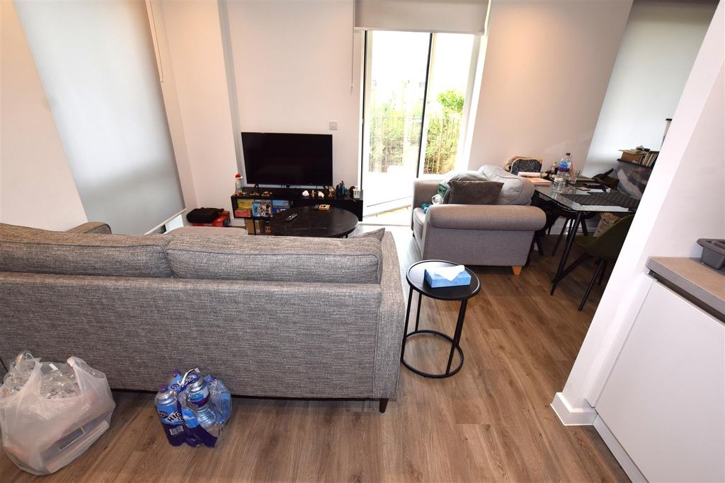 Property photo 3 of 13 Reception