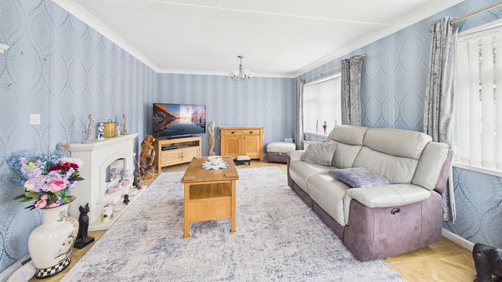 Property photo 3 of 14 Cam01577G0-Pr1036-Still010