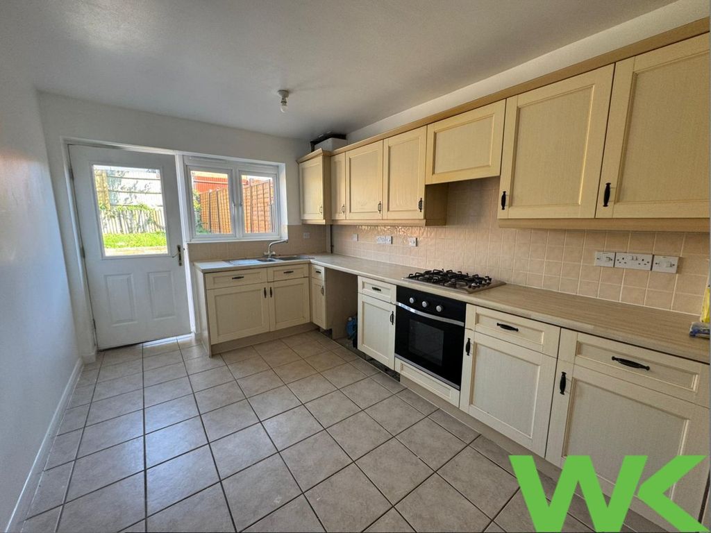 Property photo 3 of 11 Kitchen