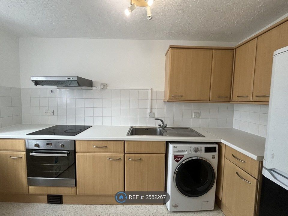 Property photo 2 of 10 Kitchen