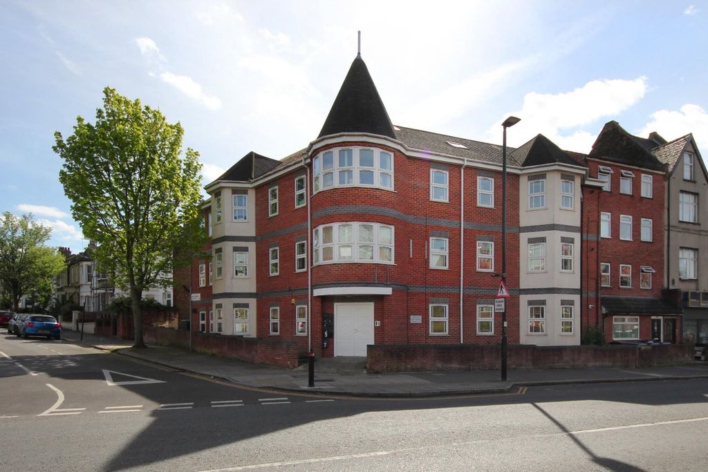 Property photo 1 of 8