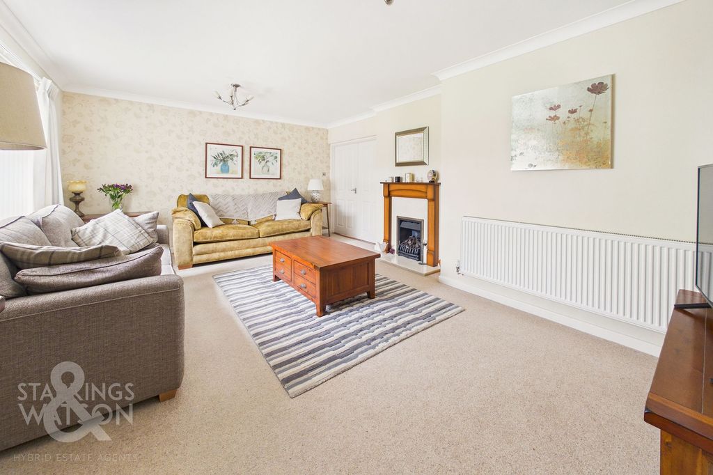 Property photo 2 of 25