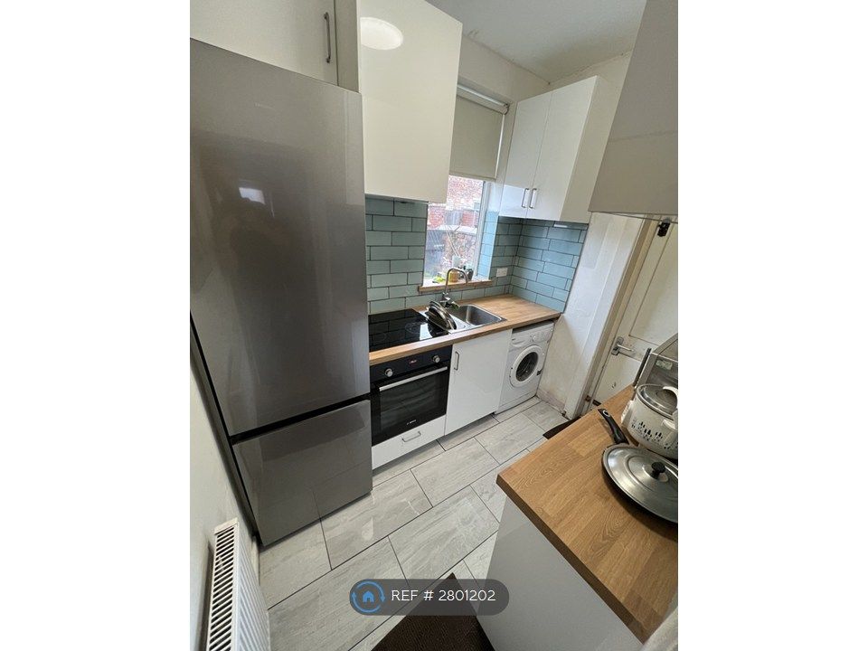 Property photo 2 of 11 Kitchen