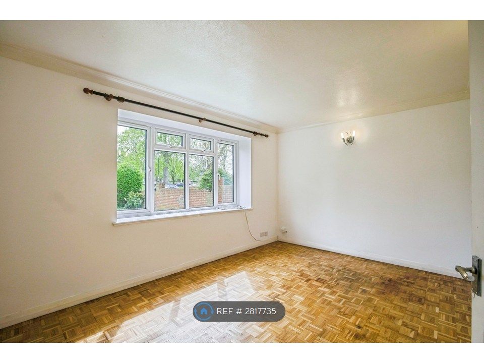 Property photo 1 of 33 Living Room