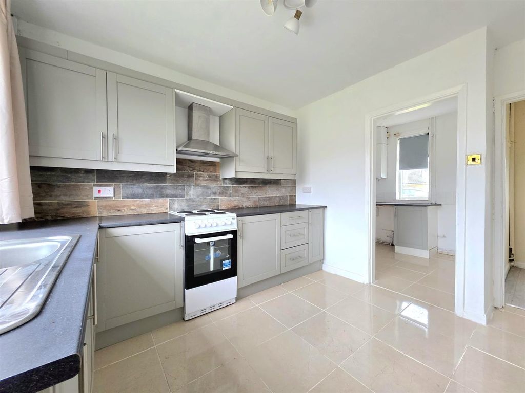 Property photo 3 of 14 Kitchen