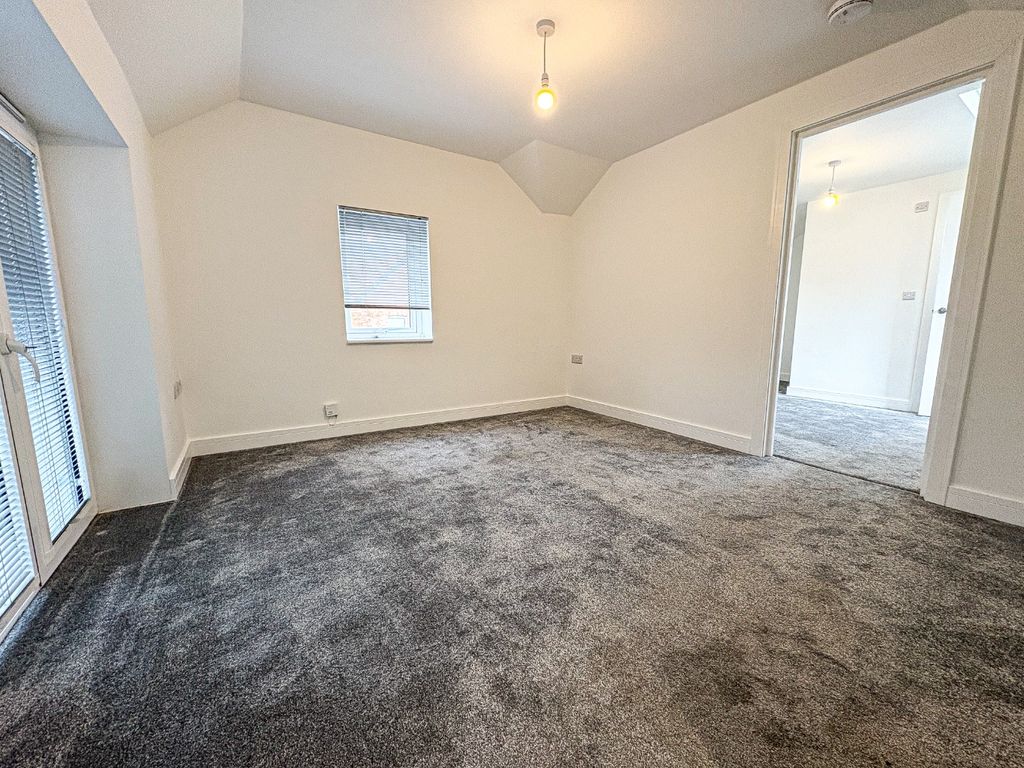 Property photo 2 of 8 4646543