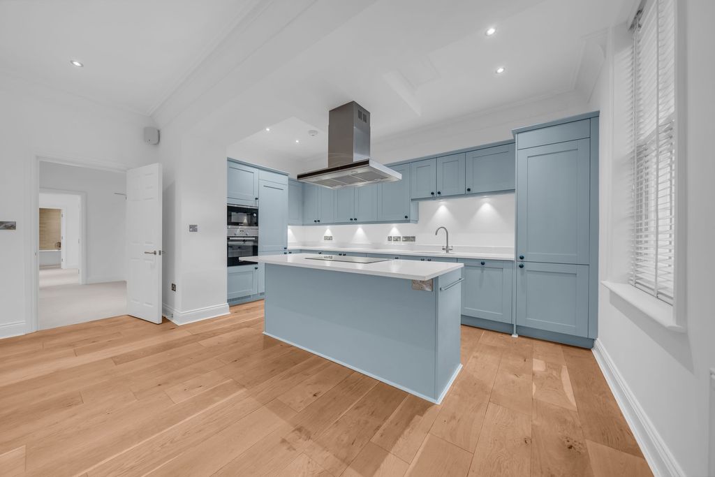 Property photo 3 of 28