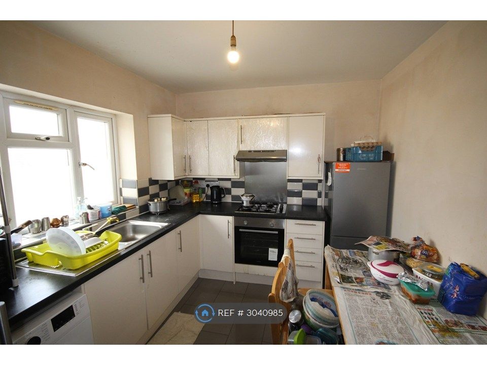 Property photo 2 of 9 Kitchen