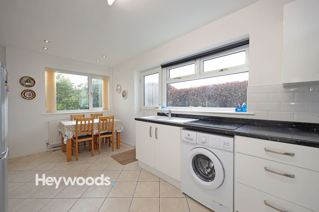 Property photo 2 of 33