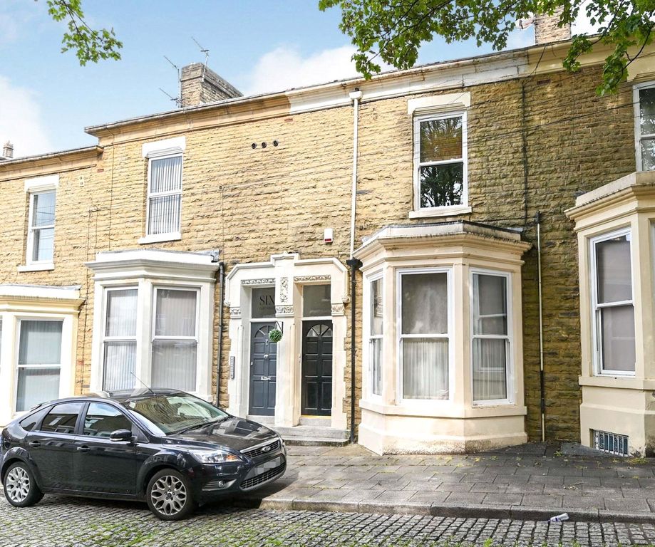 Property photo 1 of 16 Front Of Building