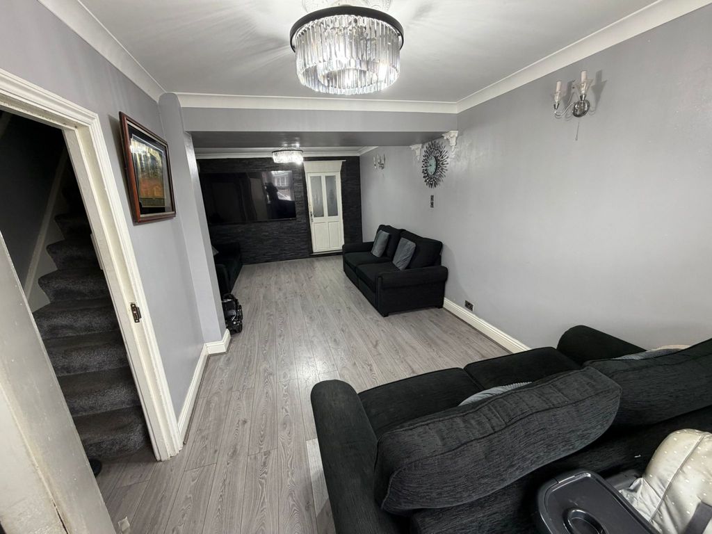 Property photo 2 of 7 Gallery