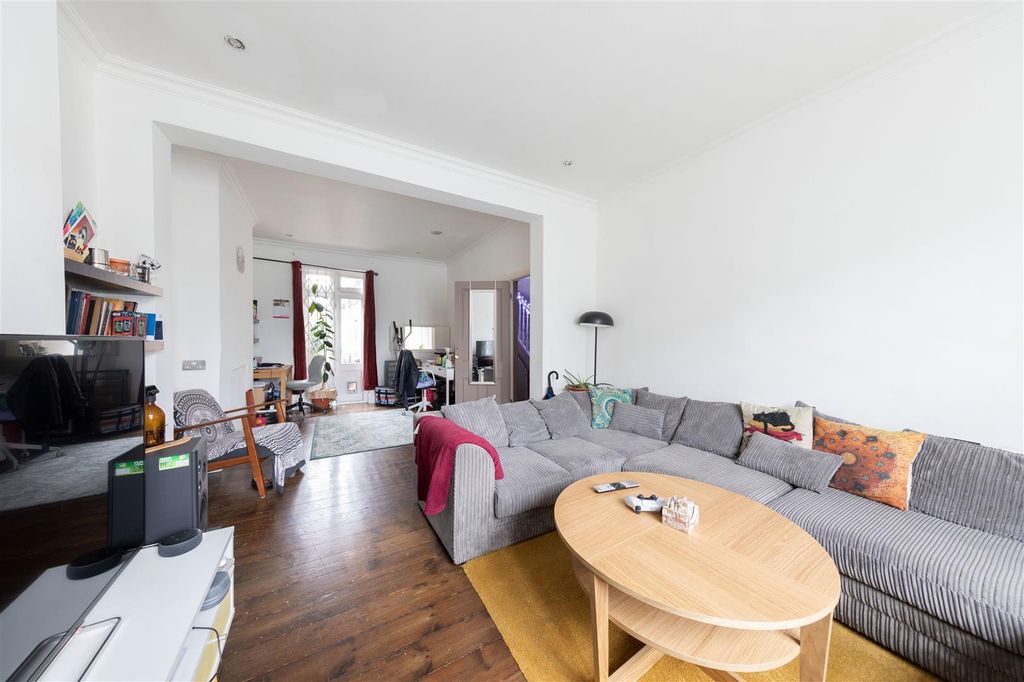 Property photo 3 of 12