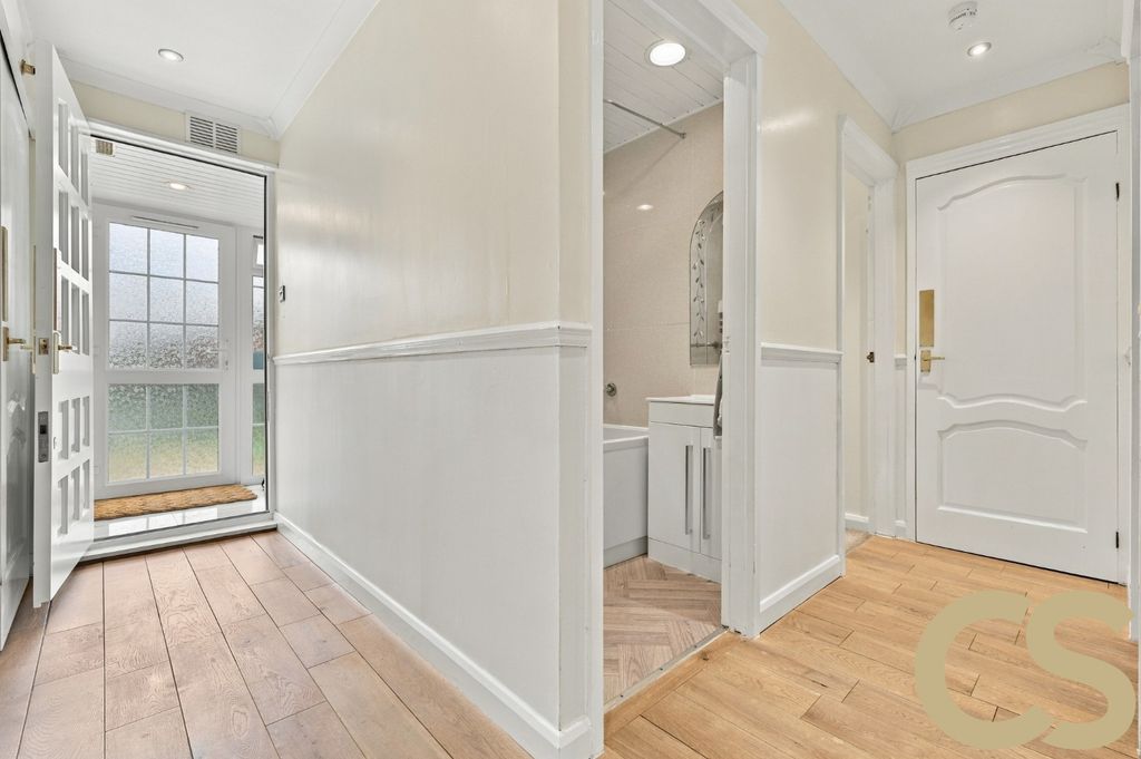 Property photo 3 of 17 5504965