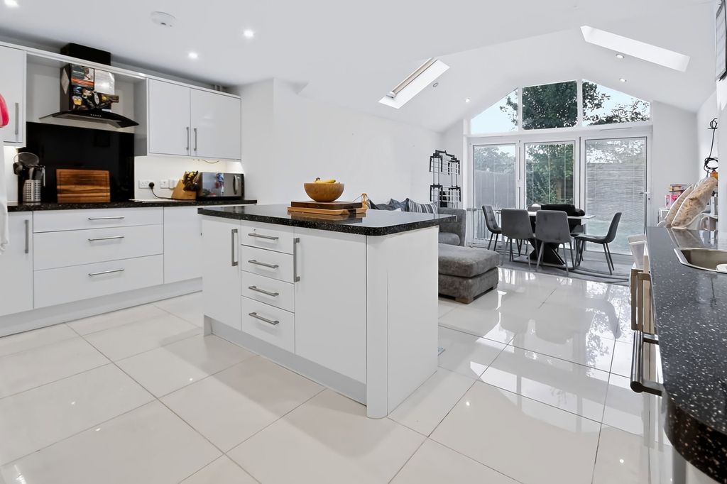 Property photo 2 of 13