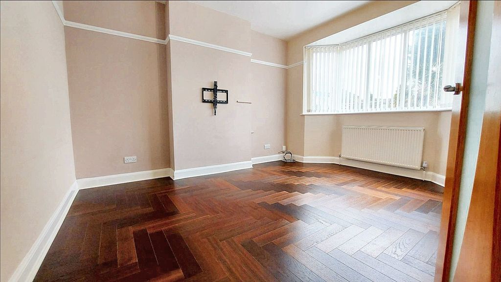 Property photo 3 of 9 Living Room