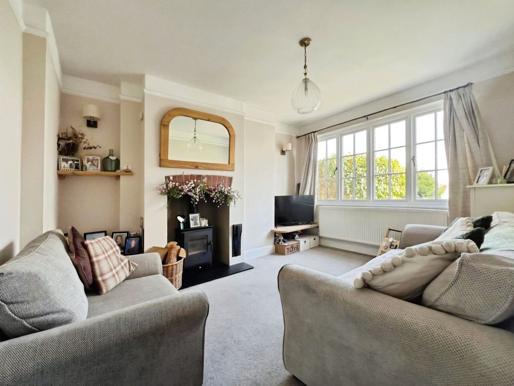 Property photo 3 of 20 Pbox-Living_Room-333910.Jpg