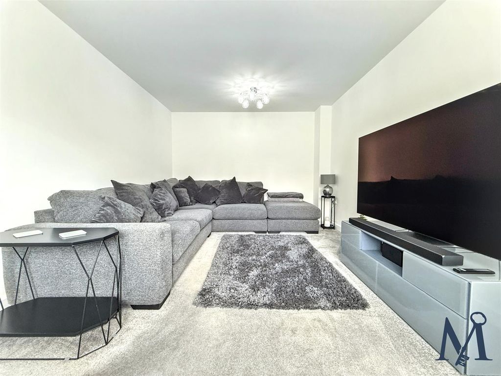 Property photo 3 of 25 Living Room