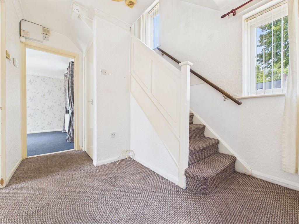Property photo 2 of 16 Hallway