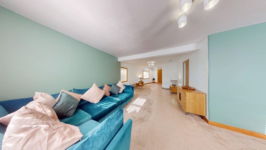 Property photo 3 of 21 91-High-Street-03062025_163607.Jpg