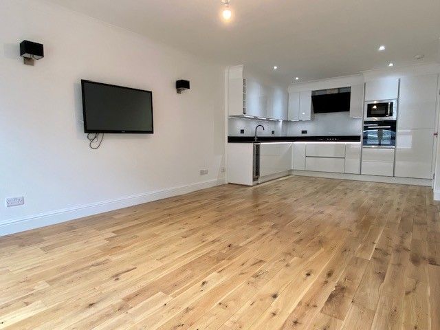 Property photo 3 of 11 Lounge
