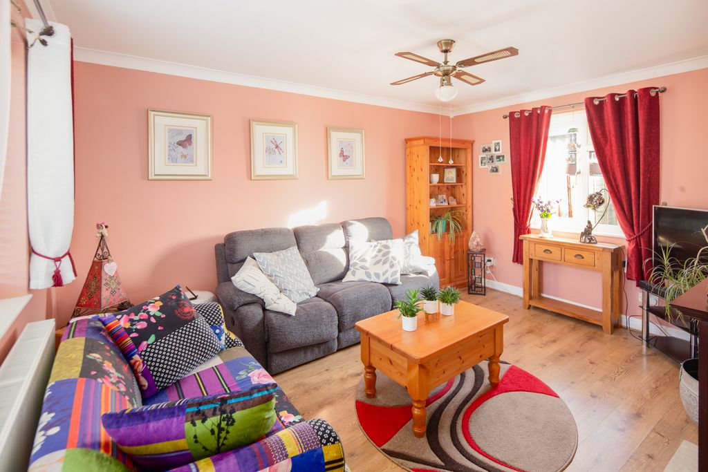 Property photo 3 of 17 Living Room