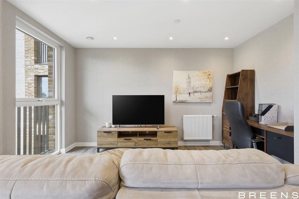Property photo 3 of 14 15_Img_1411.Jpg
