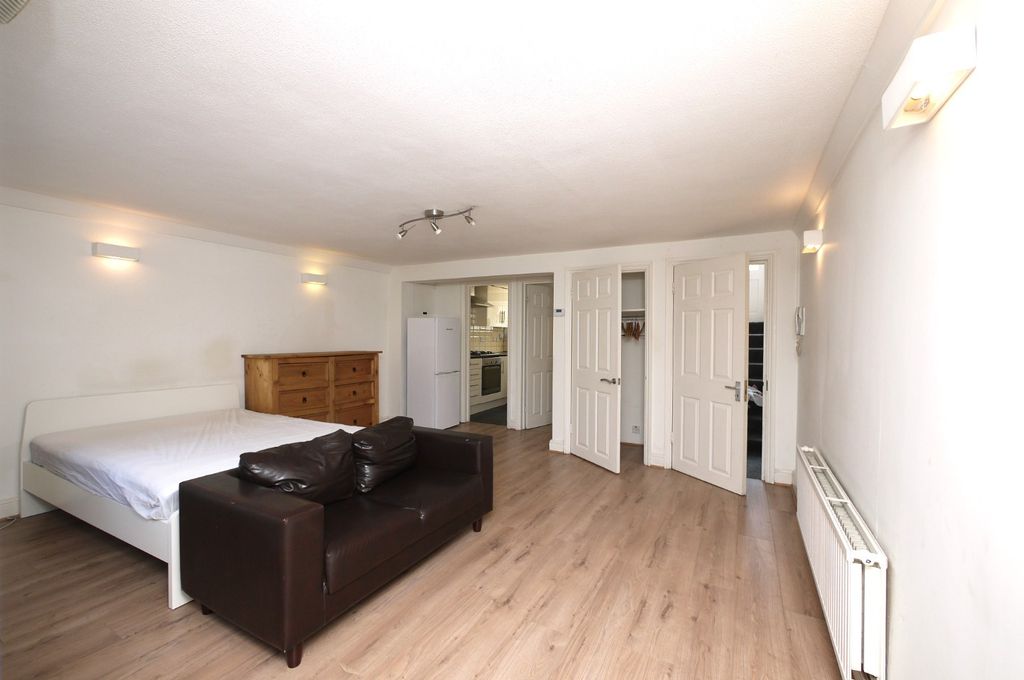 Property photo 3 of 8 1907723