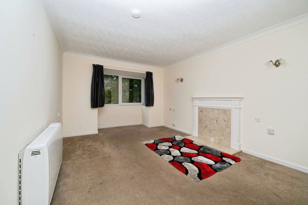 Property photo 3 of 12 Lounge
