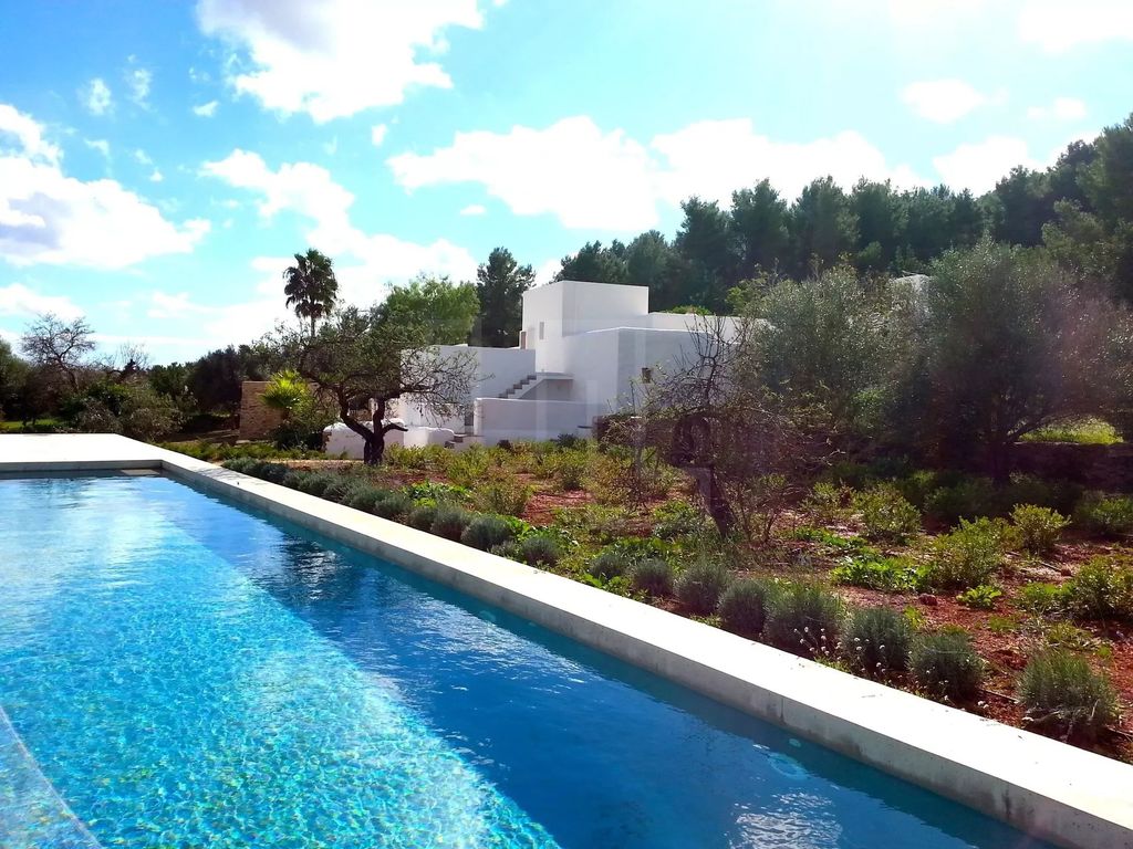 Property photo 1 of 10 Swimming Pool