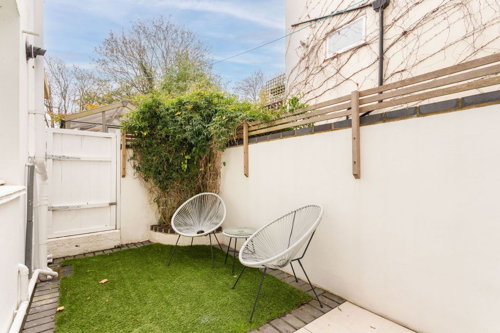 Property photo 3 of 17