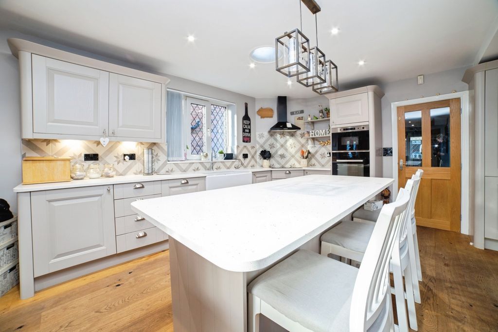 Property photo 2 of 40 Kitchen Area