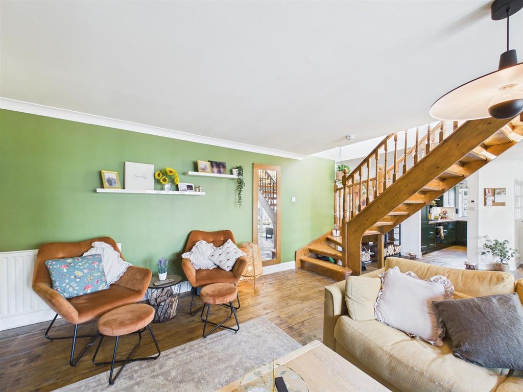 Property photo 3 of 23 Cam01486G0-Pr1048-Still007.Jpg