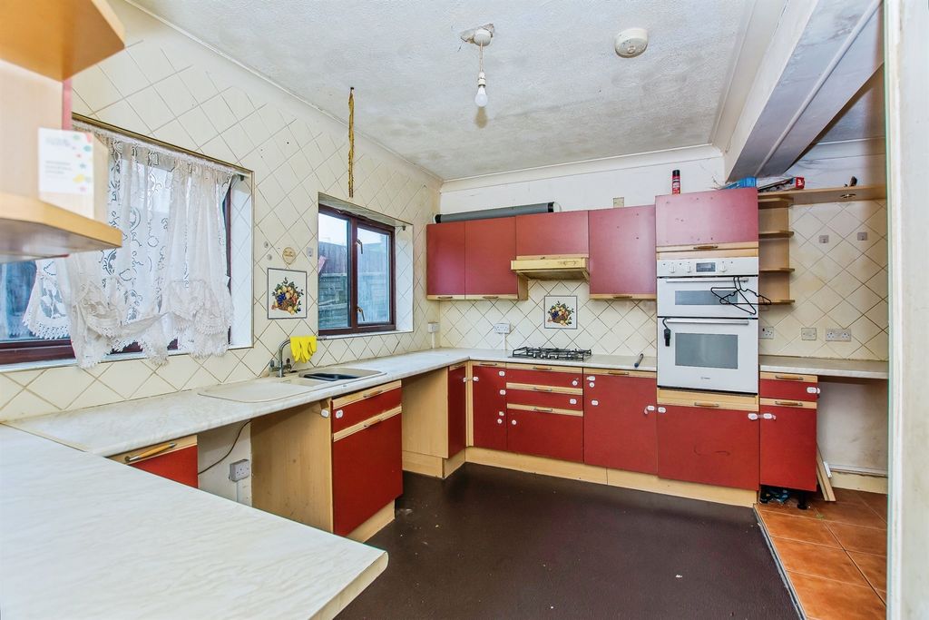 Property photo 2 of 18