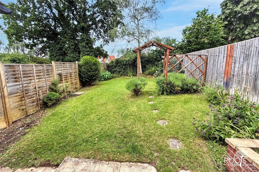 Property photo 2 of 10 Garden