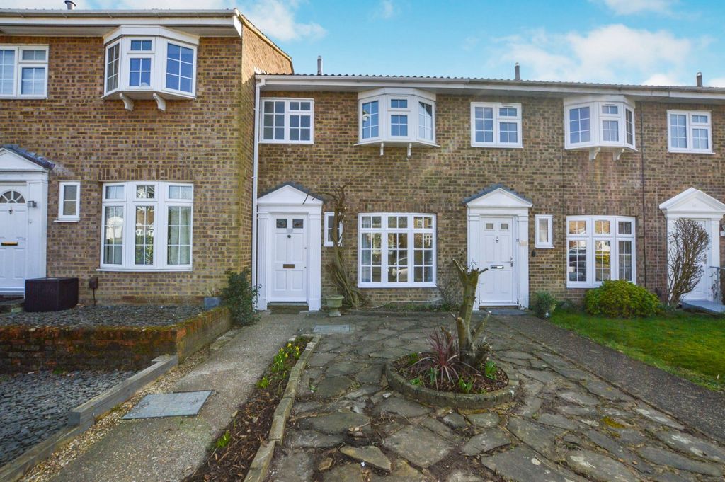 Property photo 1 of 10 Front