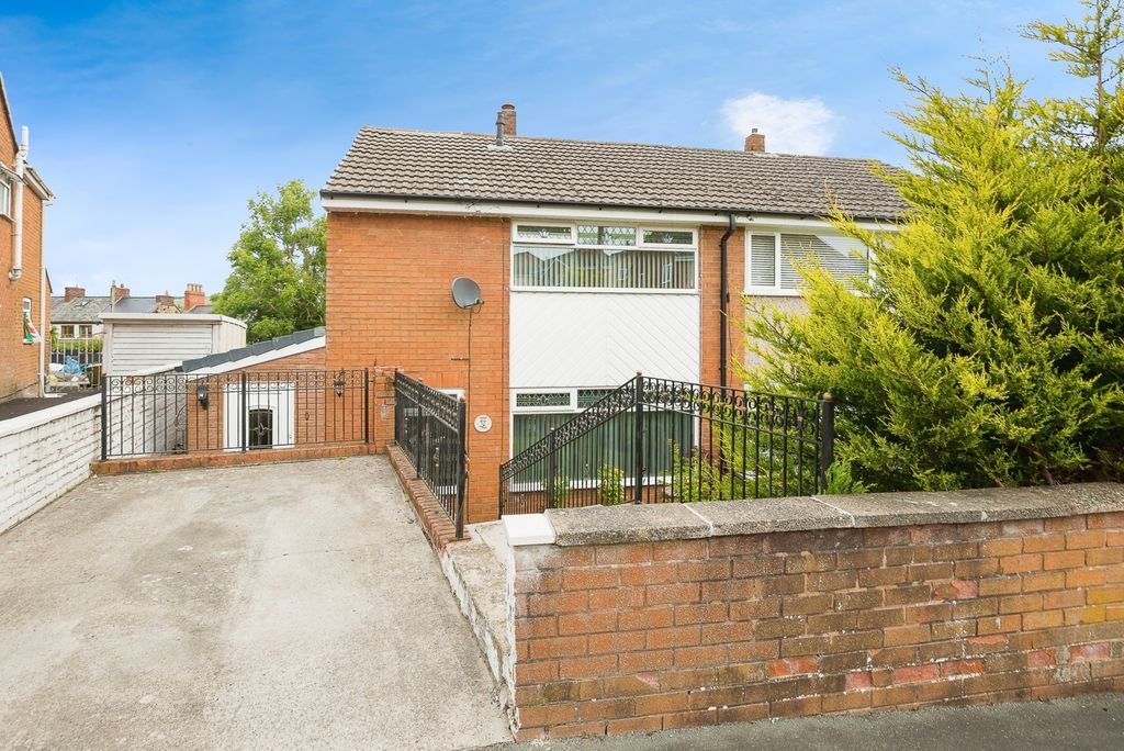 Property photo 1 of 19 Front