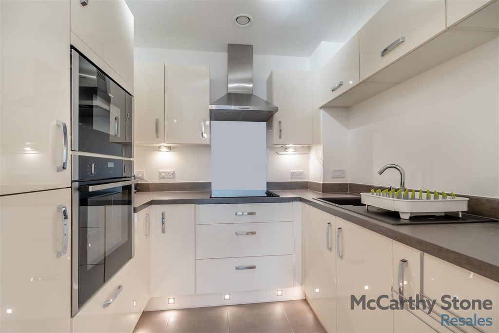 Property photo 2 of 41 8666852-Interior02.Jpg