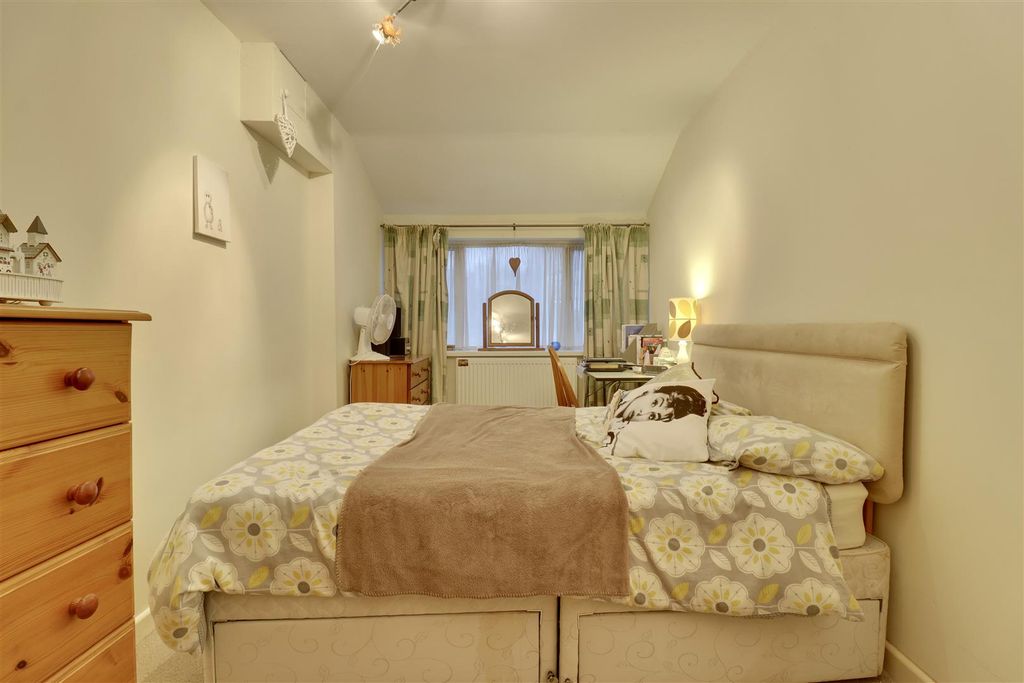 Property photo 3 of 16 Bedroom 1