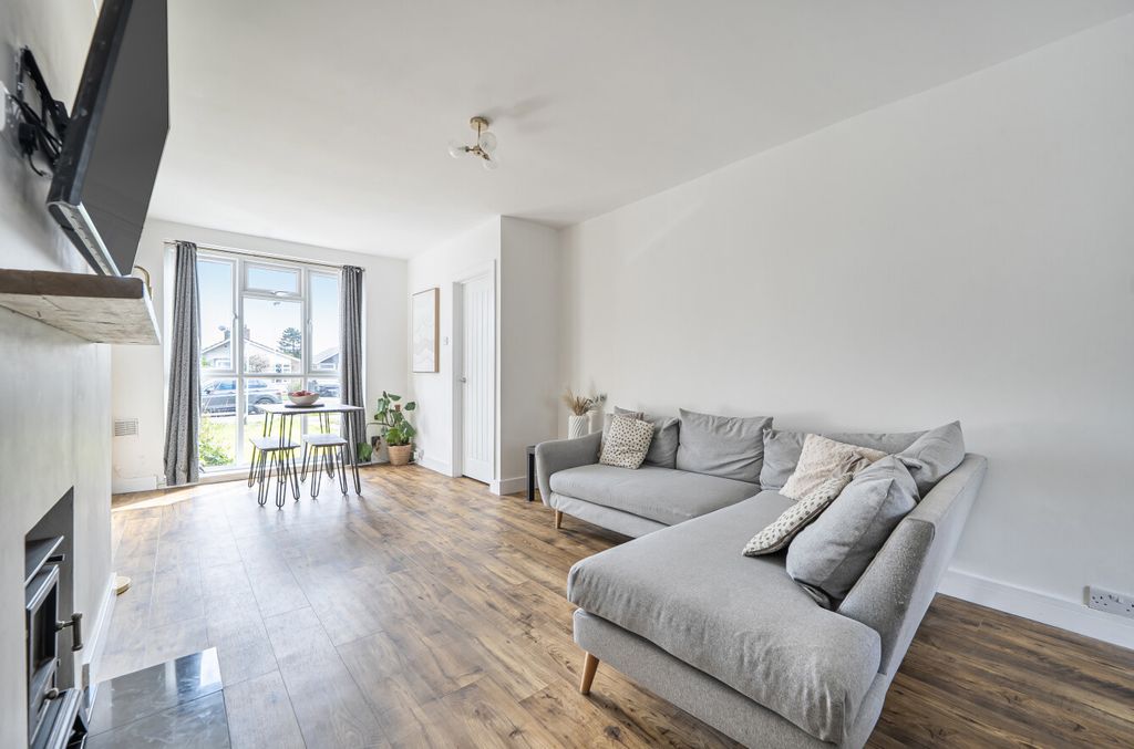 Property photo 2 of 14 1437506-14-69Ca8A...