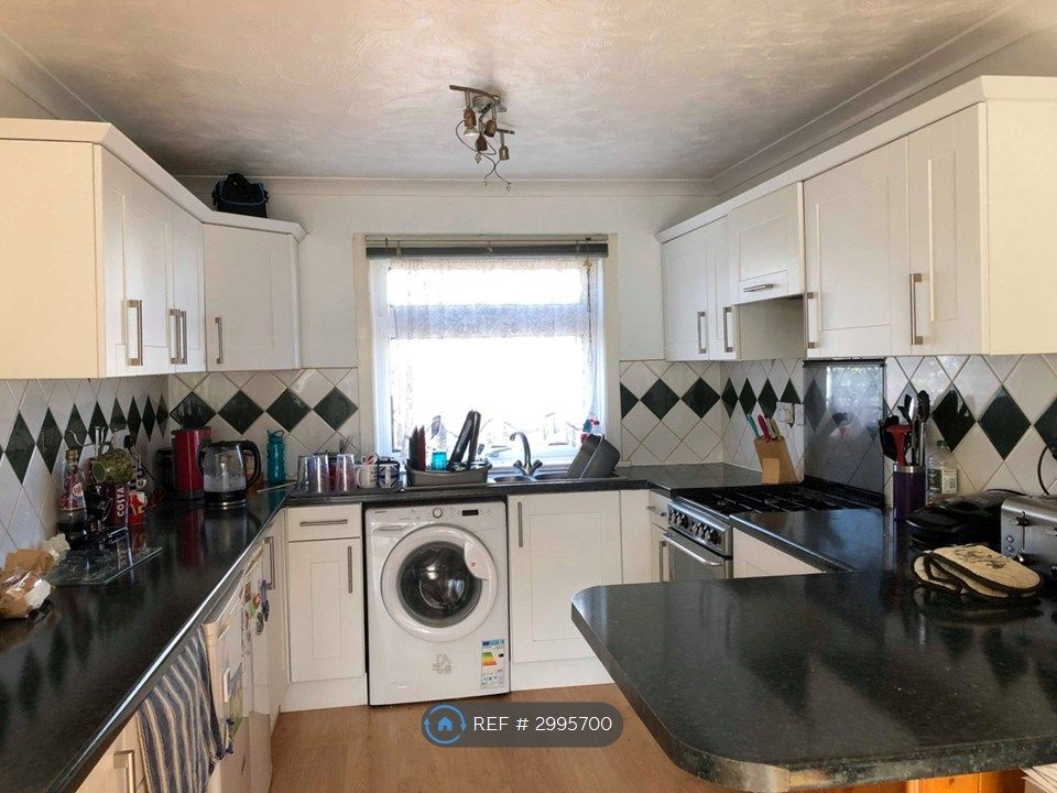 Property photo 1 of 10 Kitchen